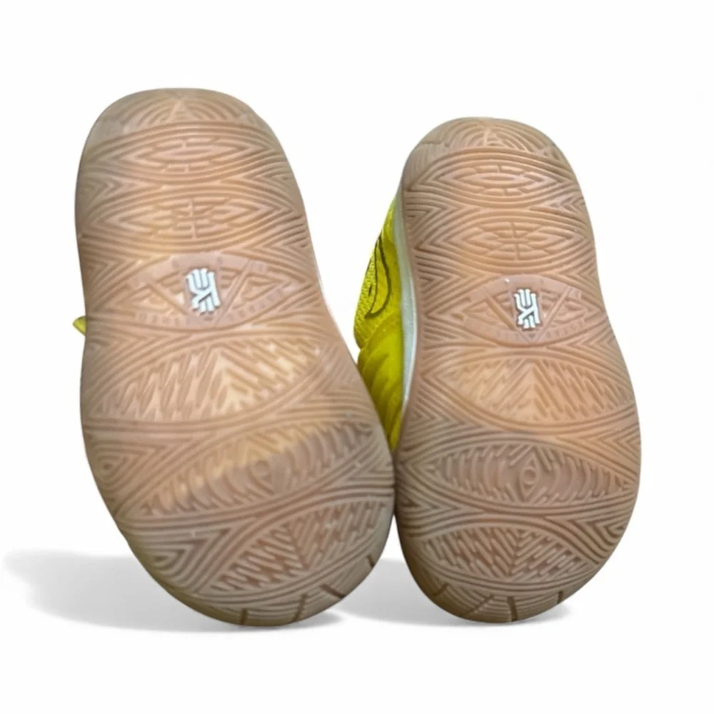 Spongebob SquarePants x NIKE Kyrie 5 GS Sneakers CN4490-700, size 5C